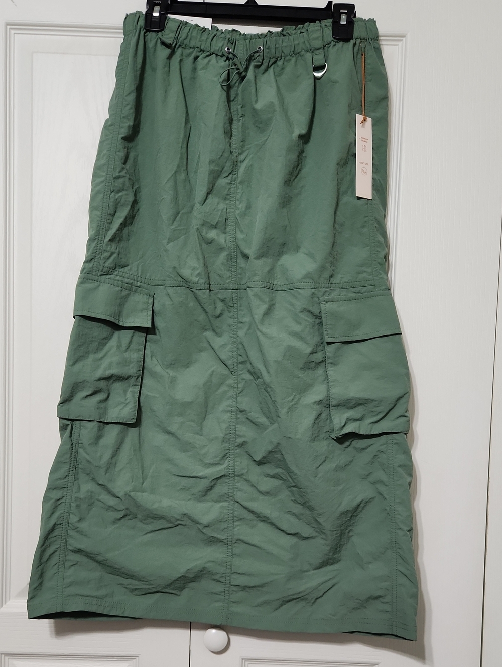 NWT Love Tree Parachute Skirt. Size M